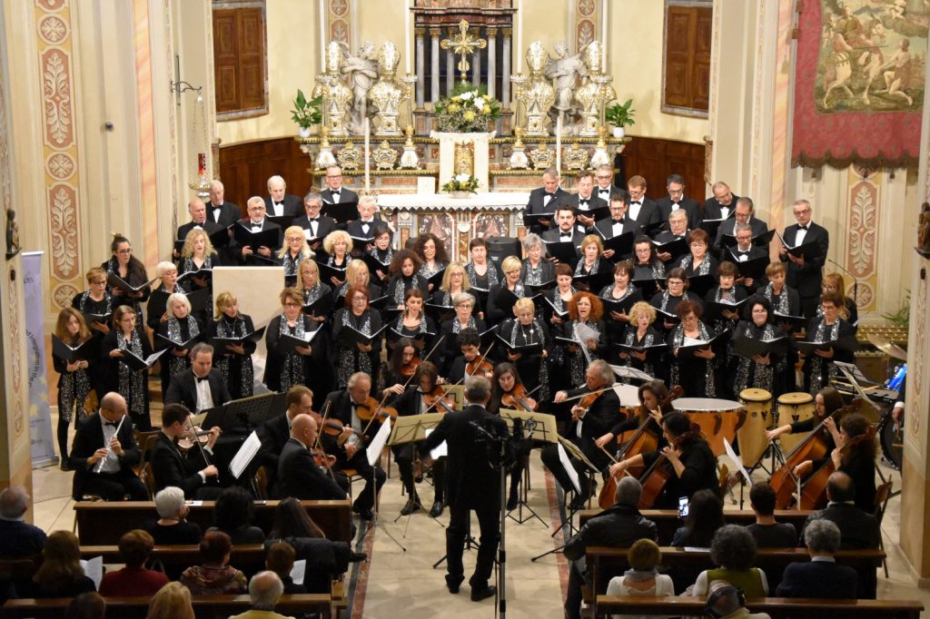 Orchestra e Coro Sinfonico Amadeus (r) Orchestra e Coro Sinfonico Amadeus (r)